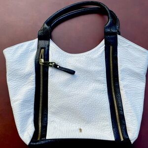 Purse only used 1 time excellent condition